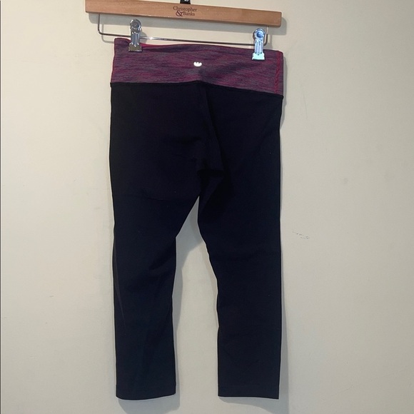 Womens Lululemon Athletica Crop Capris Leggings Black with Pink Waistband - Picture 2 of 8